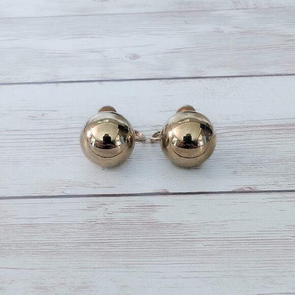 Vintage Screw Back Earrings Just Over 0.5" Ball Like Gold Tone - Picture 1 of 6
